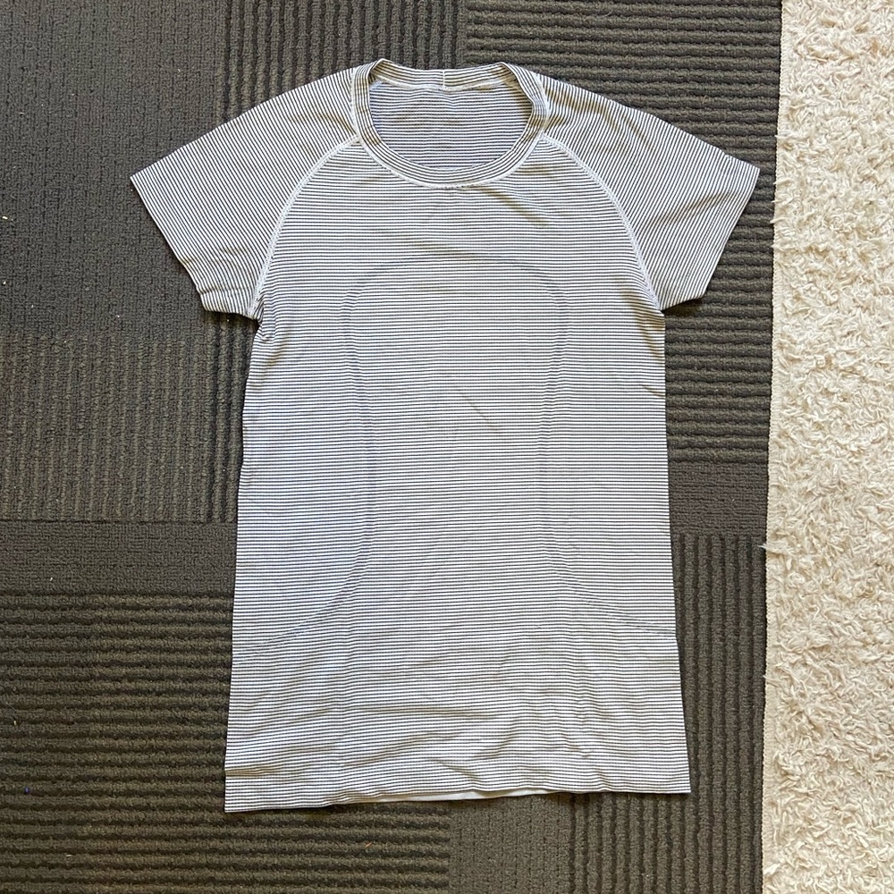 Lululemon Swiftly athletic tee